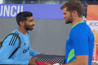 Earlier, the Indo-Pak clash on 10 September was called off, on behalf of the Pakistan cricket team, Shaheen Shah Afridi presented a special gift to Bumrah for his newborn first son, Angad.