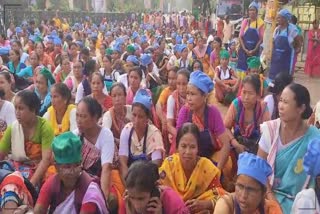MID DAY MEAL WORKERS PROTEST at Khanapara