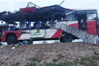 Road accident in Karnataka  killed in road accident  Bus accident in Karnataka  Mangled bus after accident  KSRTC bus truck collision  Karnataka KSRTC bus truck collision  കർണാടക ബസ് അപകടം  ബസ് അപകടം കർണാടക  Karnataka Road Transport Corporation  കർണാടക ആർടിസി ബസ്  Several killed in truck bus collision  Several killed in truck bus collision Chitradurga