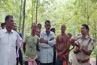 villagers detained Rangers and forest guard