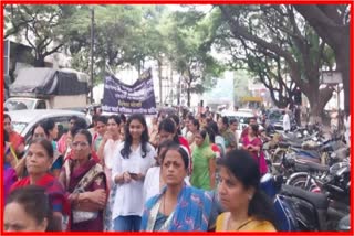 pune traders silent march