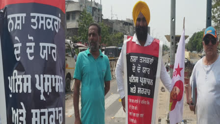 In Amritsar, the youth protested against the drug traffickers in a unique way