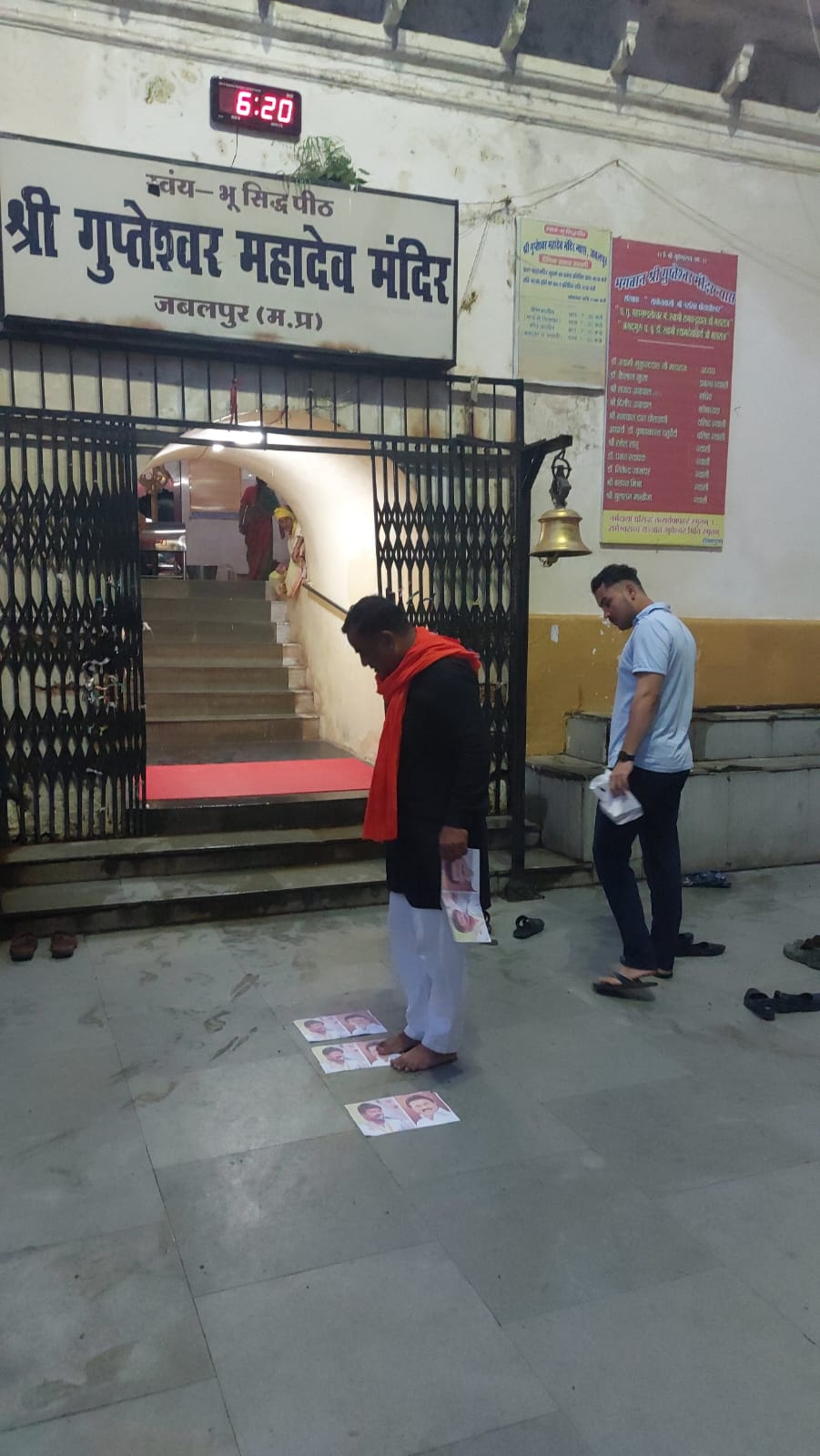 Unique protest of BJP councilor of Jabalpur, photo of TN CM MK Stalin, Uday Nidhi hung on floor of temples