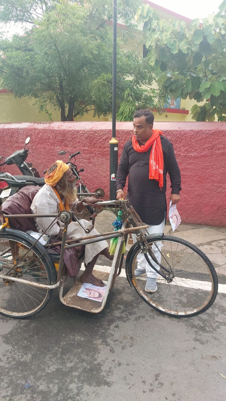 Unique protest of BJP councilor