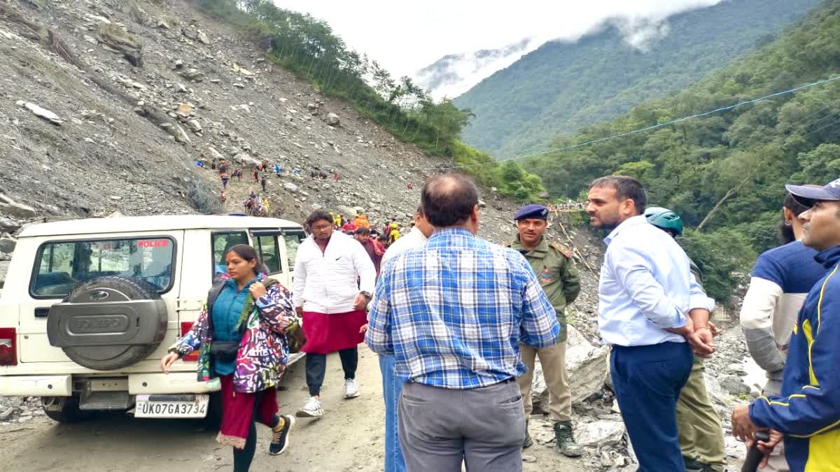 DM Saurabh Gaharwar inspected the Kedarnath walking route