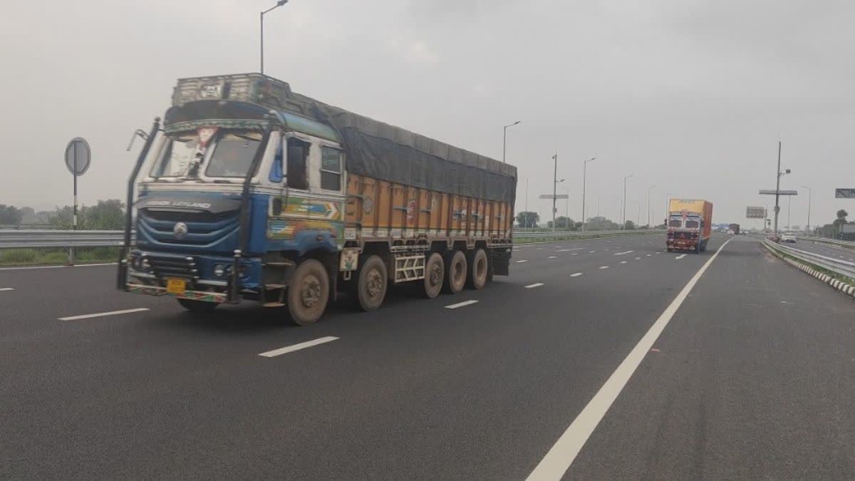 Delhi Mumbai Expressway Accident