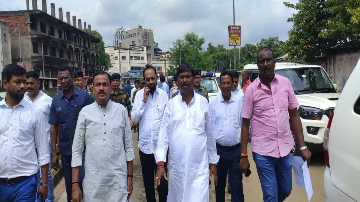 prime-minister-narendra-modi-visit-people-vande-bharat-train-addressing-jamshedpur