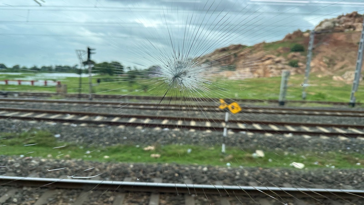 Stone pelting on Gaya Vande Bharat