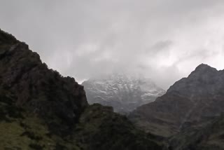 Season First Snowfall In Badrinath