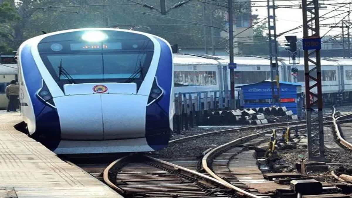 Girl Thrown In Front Of Moving Train  Uttar Pradesh Train Accident  Train Accident  Girl Lost Legs and Hand  sexual Harrasment  ട്രെയിന് മുൻപിലേക്ക് പെൺകുട്ടിയെ തള്ളിയിട്ടു  ട്രെയിൻ അപകടം  ലൈംഗികാതിക്രമം  ട്രെയിനിന് മുന്നിലേക്ക് തള്ളിയിട്ടു