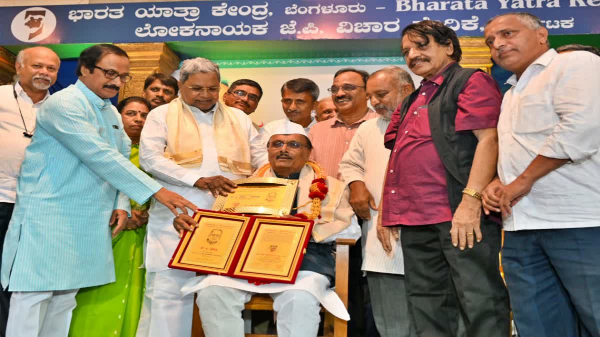 ಶಾಸಕ ಬಿ ಆರ್ ಪಾಟೀಲ್​ಗೆ ಜೆಪಿ ಪ್ರಶಸ್ತಿ ಪ್ರದಾನ