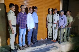 tehsildar-raid-on-fireworks-warehouse-in-haveri