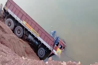 mulugu Lorry accident