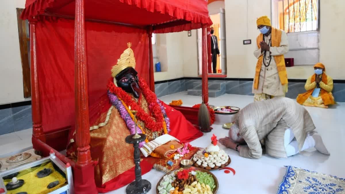 PM Modi at Jeshoreshwai Temple