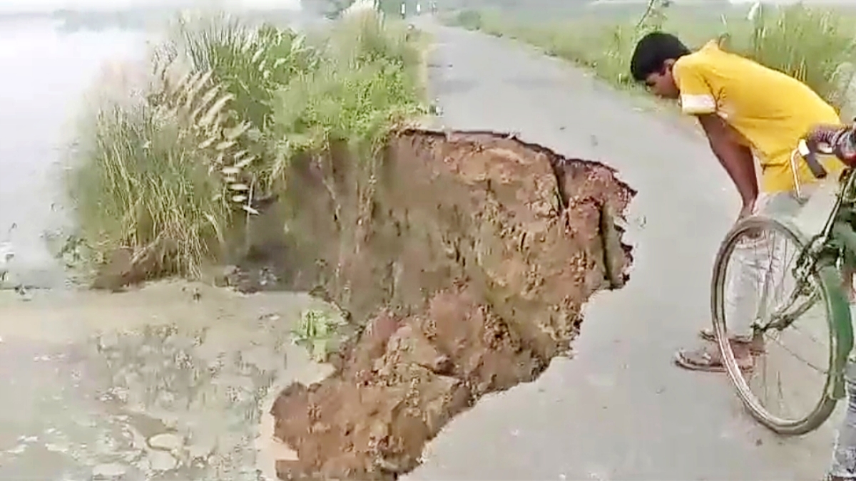 motihari road Collapse