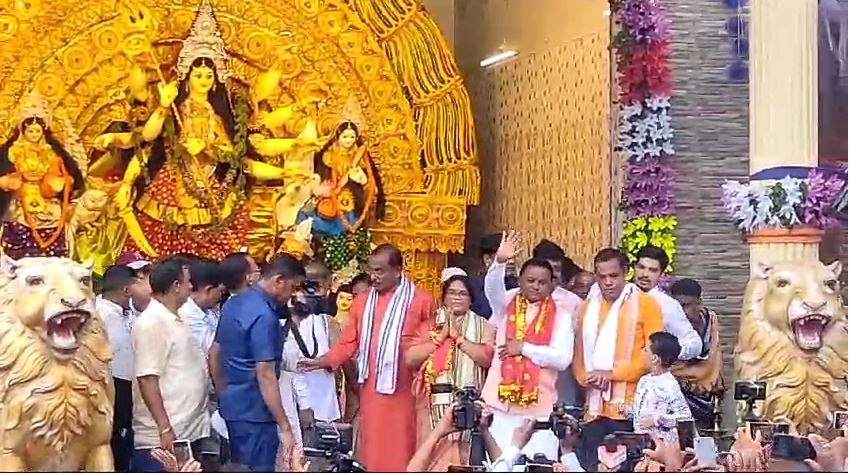 CM Mohan Charan Majhi visits Durga puja  pandals in Bhubaneswar