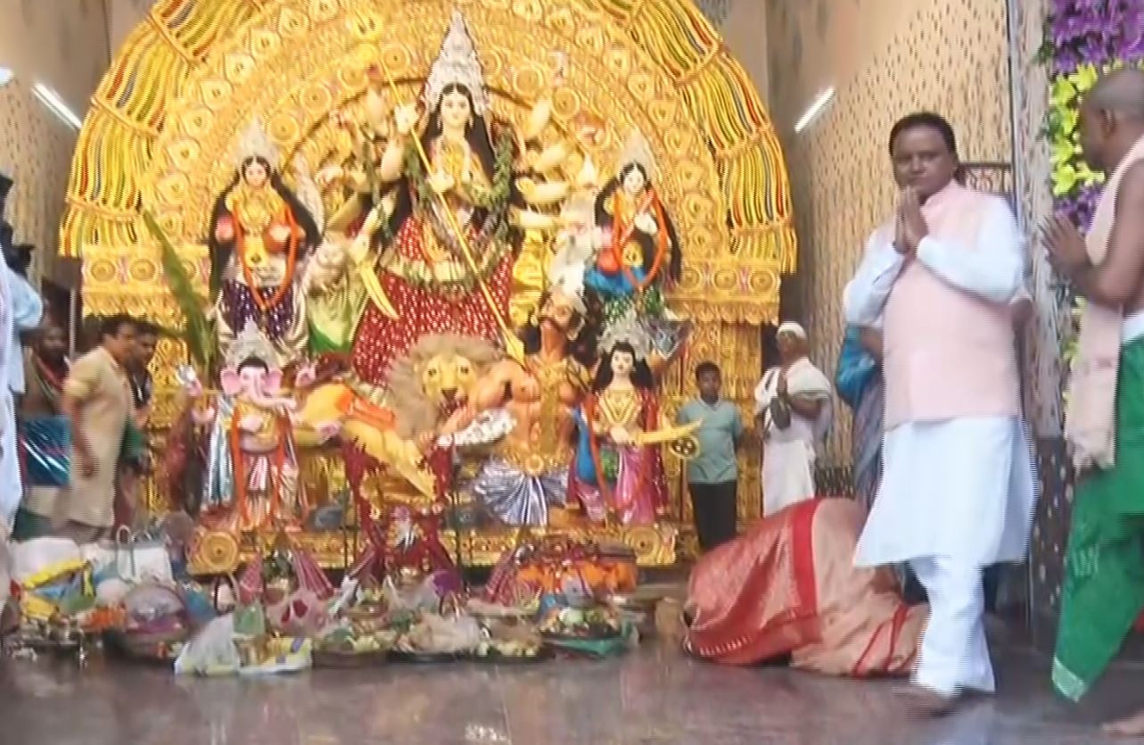 CM Mohan Charan Majhi visits Durga puja  pandals