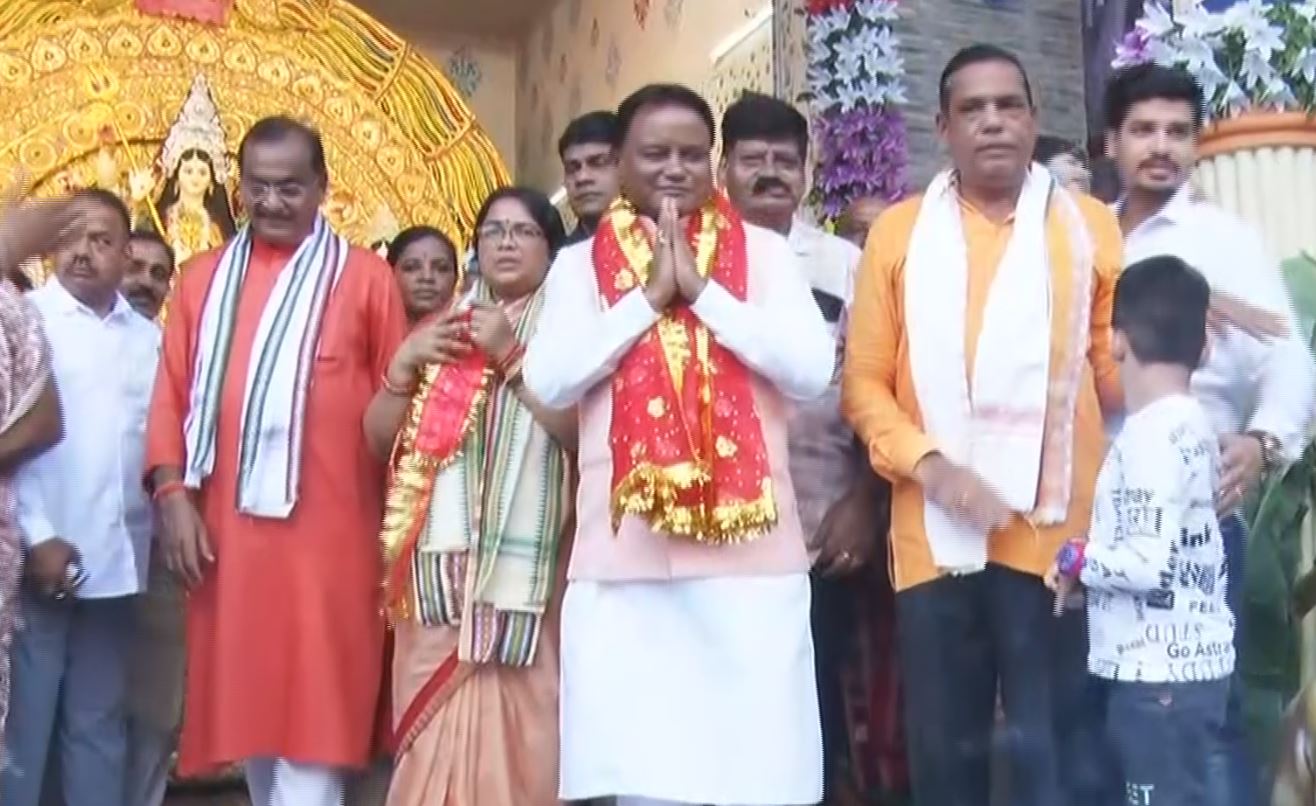 CM Mohan Charan Majhi visits Durga puja  pandals