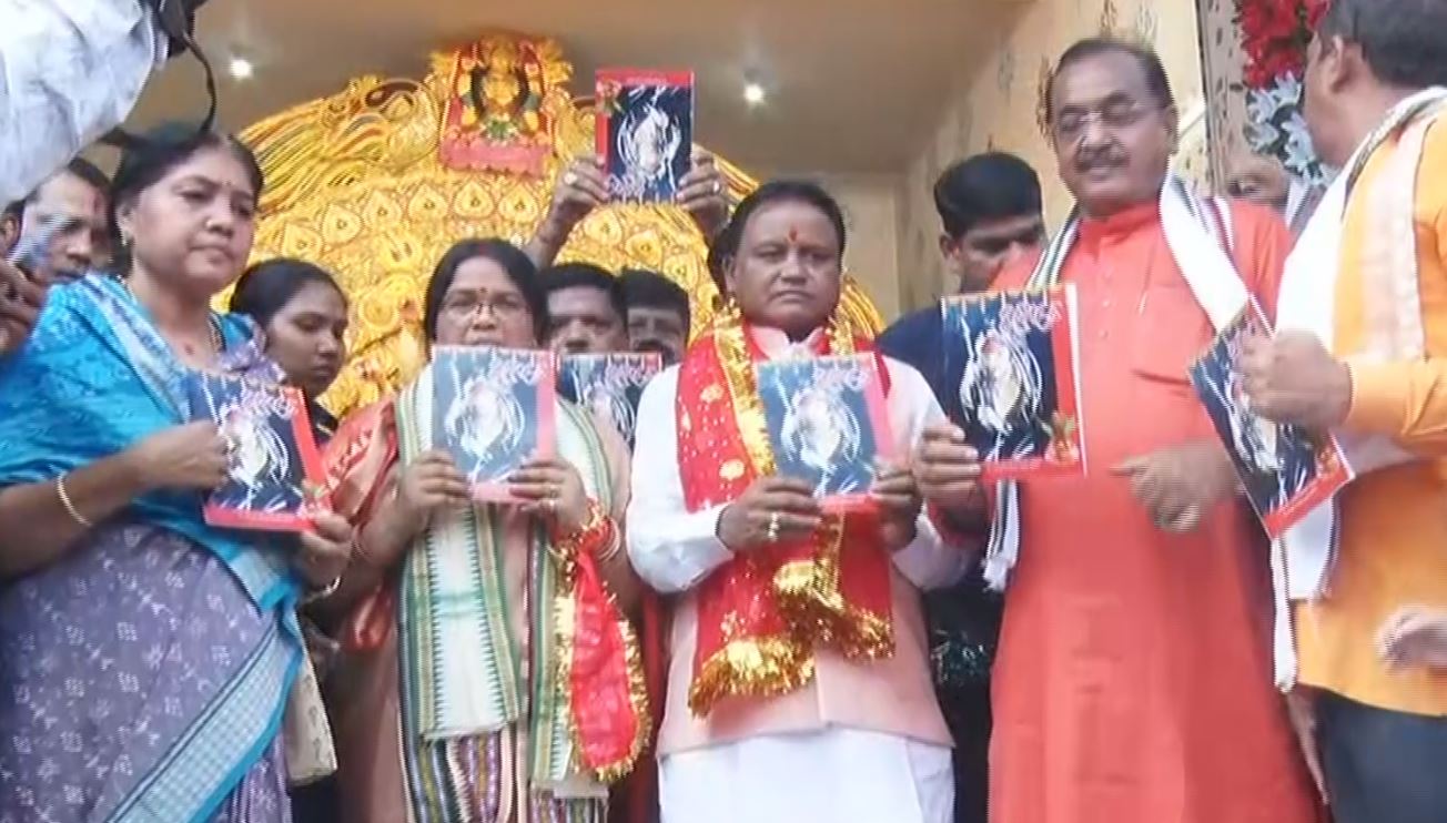 CM Mohan Charan Majhi visits Durga puja  pandals