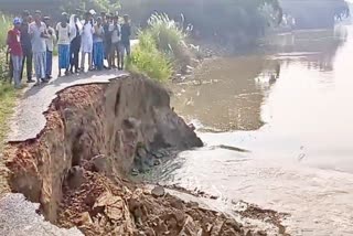 motihari road Collapse