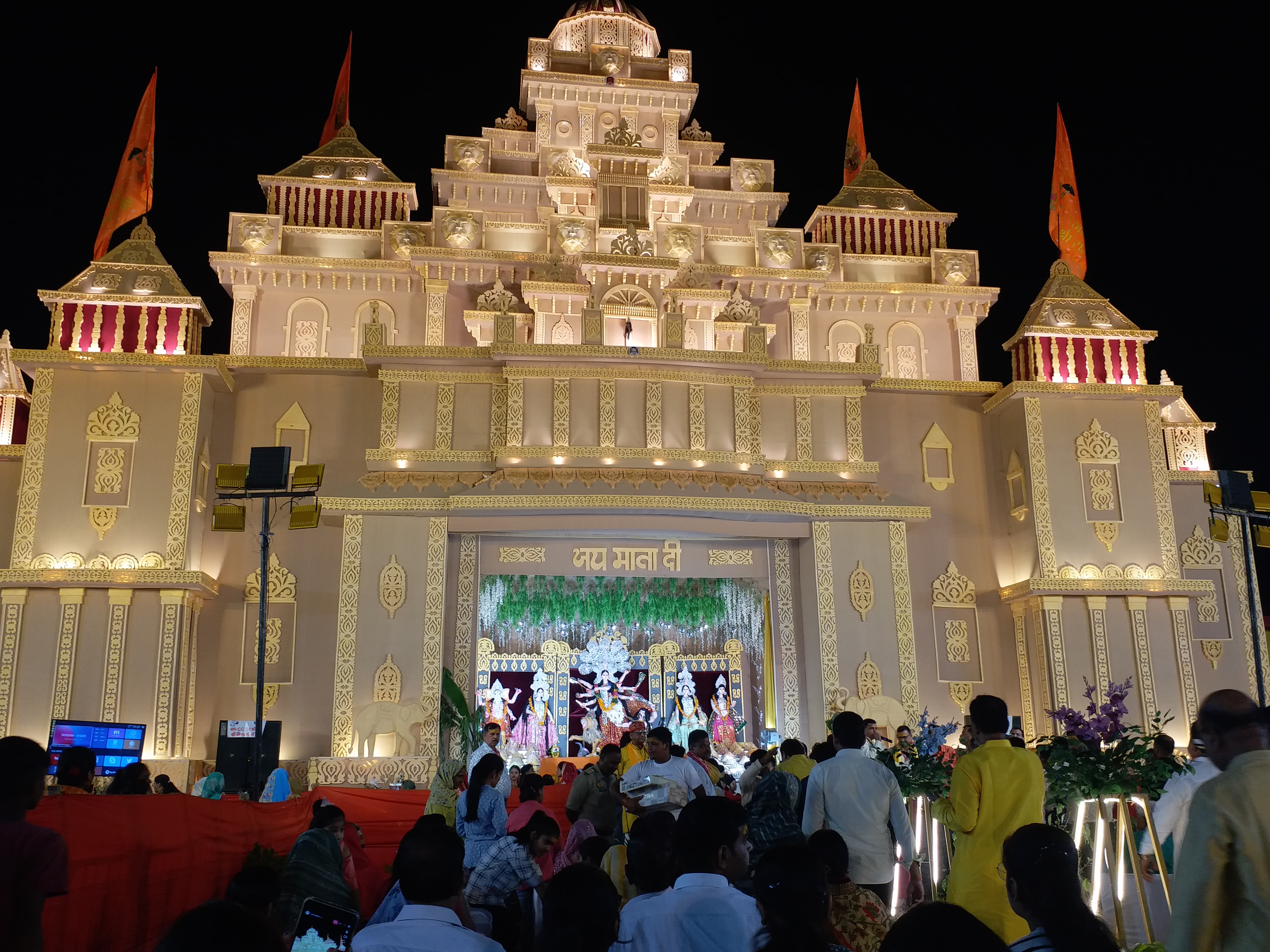 durga puja pandal in firozabad was started 100 years ago by a railway employee latest update