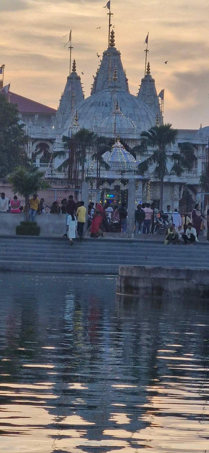 swaminarayan mandir like akshardham temple best place to visit in up gonda