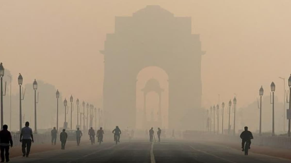 The rain in North India on Friday reduced the pollution in the capital Delhi