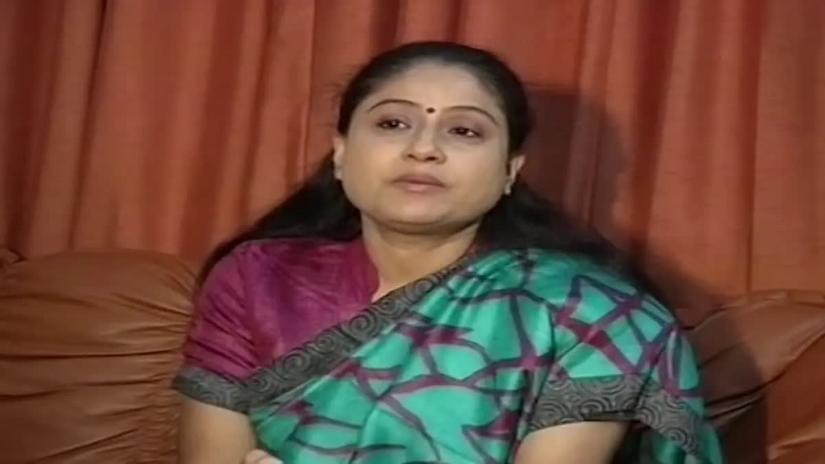 Vijayashanti to join in Congress soon