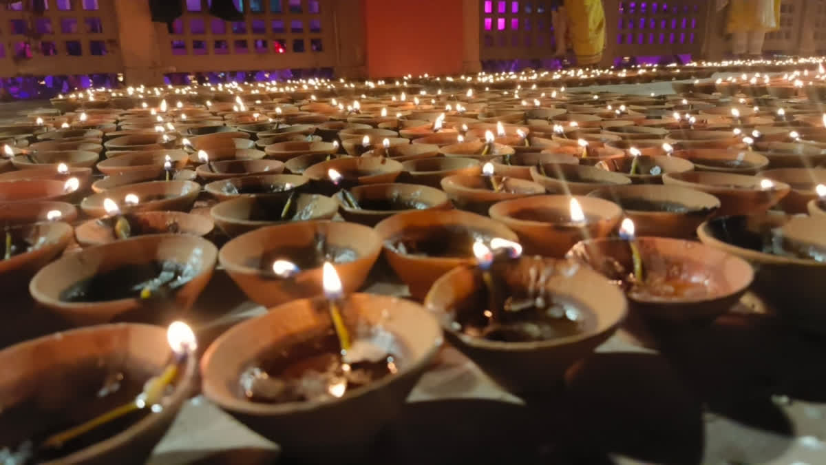 Over 22 lakh 'diyas' light up Ayodhya as Deepotsav sets world record