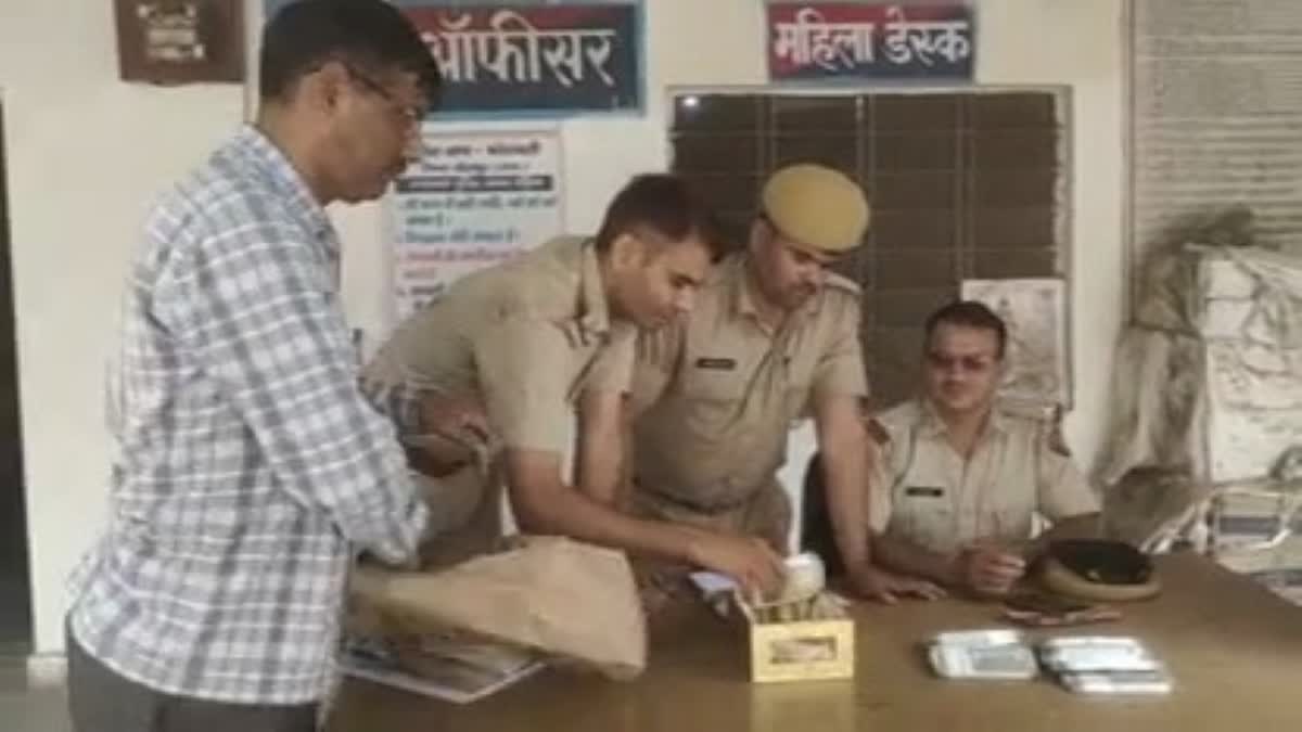 Dholpur police seized Rs 5 lakh,  seized Rs 5 lakh from the car