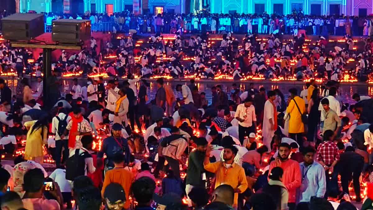 Ayodhya Deepotsav 2023 Lord Ram's city illuminated with lamps light, CM Yogi performed Maa Saryu aarti