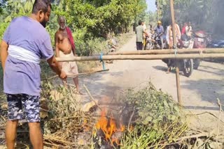 bilasuni villagers block road