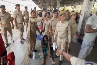 stampede at Surat Railway station