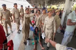 Overcrowding at Surat railway station