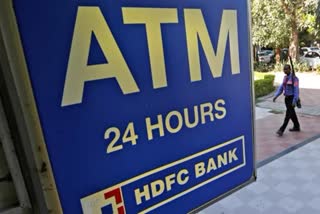 ATM को गैस कटर से काटकर लाखों की कैश चोरी