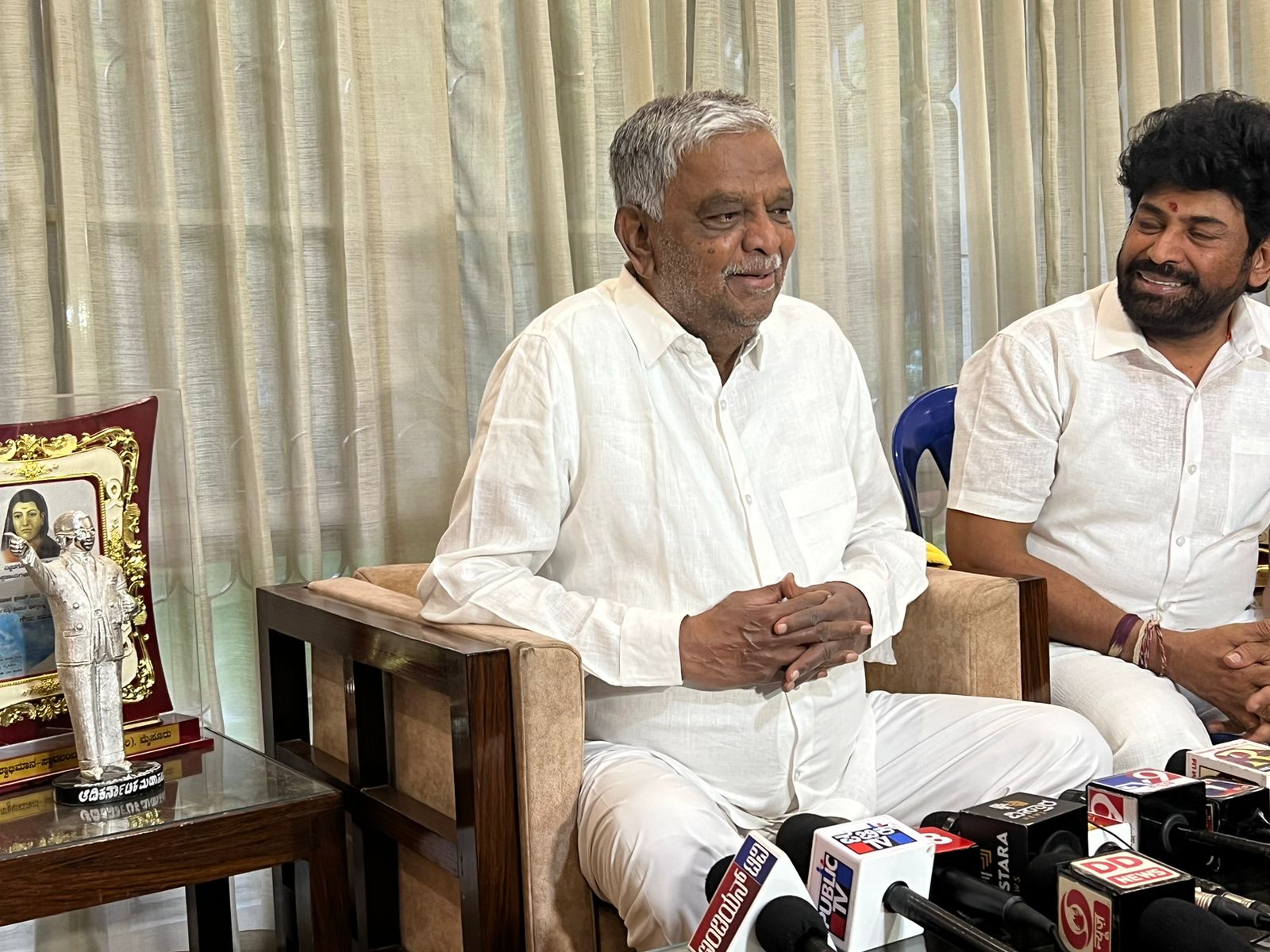 MP V Srinivas Prasad announces retirement from electoral politics