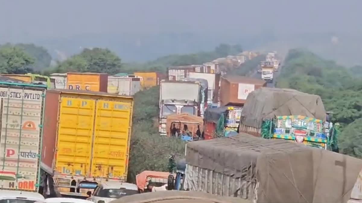 SAND SMUGGLERS DUMP SAND ON ROAD