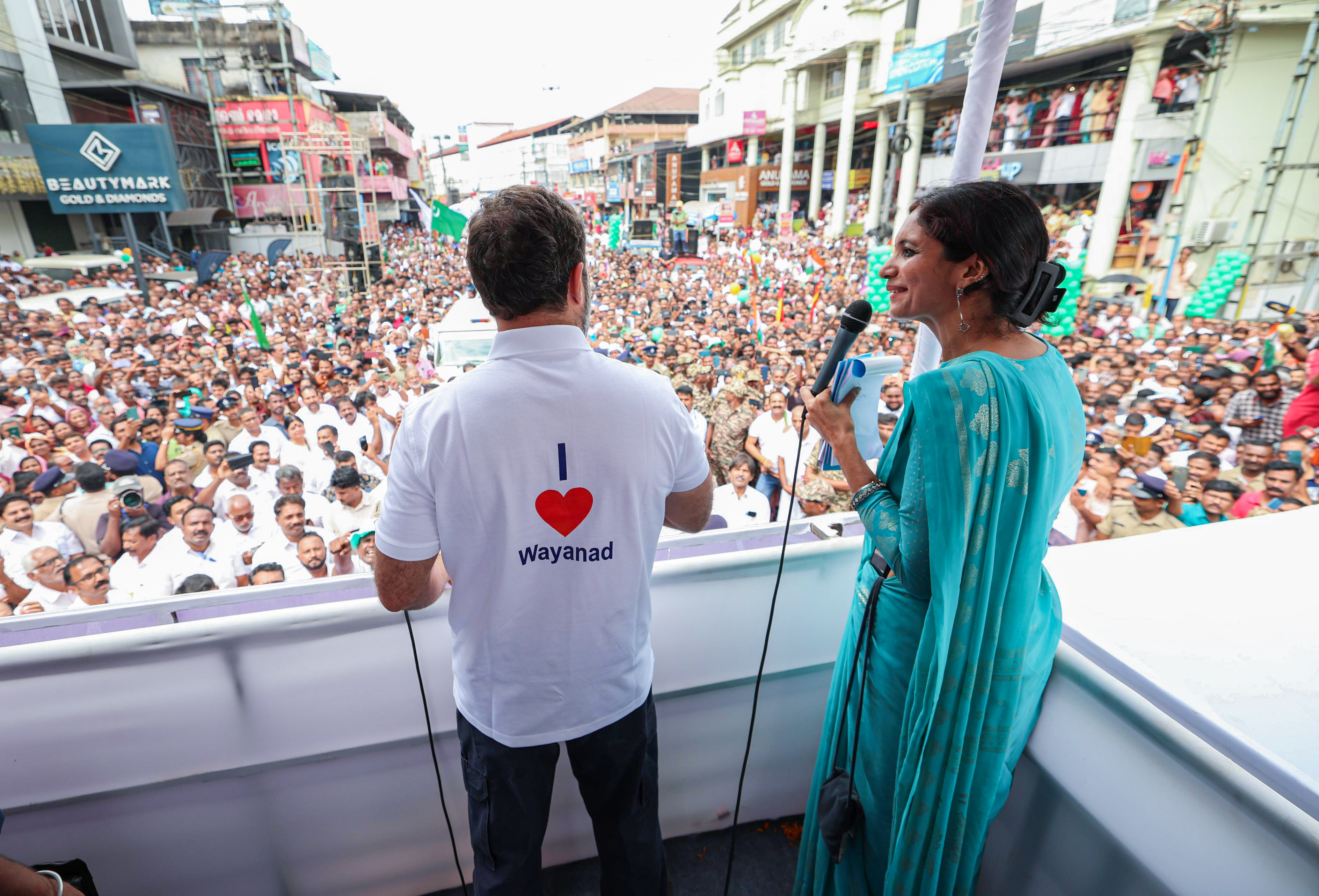 PRIYANKA ELECTION CAMPAIGN  WAYANAD BYPOLL CONGRESS  രാഹുല്‍ ഗാന്ധി വയനാട്ടില്‍  വയനാട് ഉപതെരഞ്ഞെടുപ്പ് കോണ്‍ഗ്രസ്