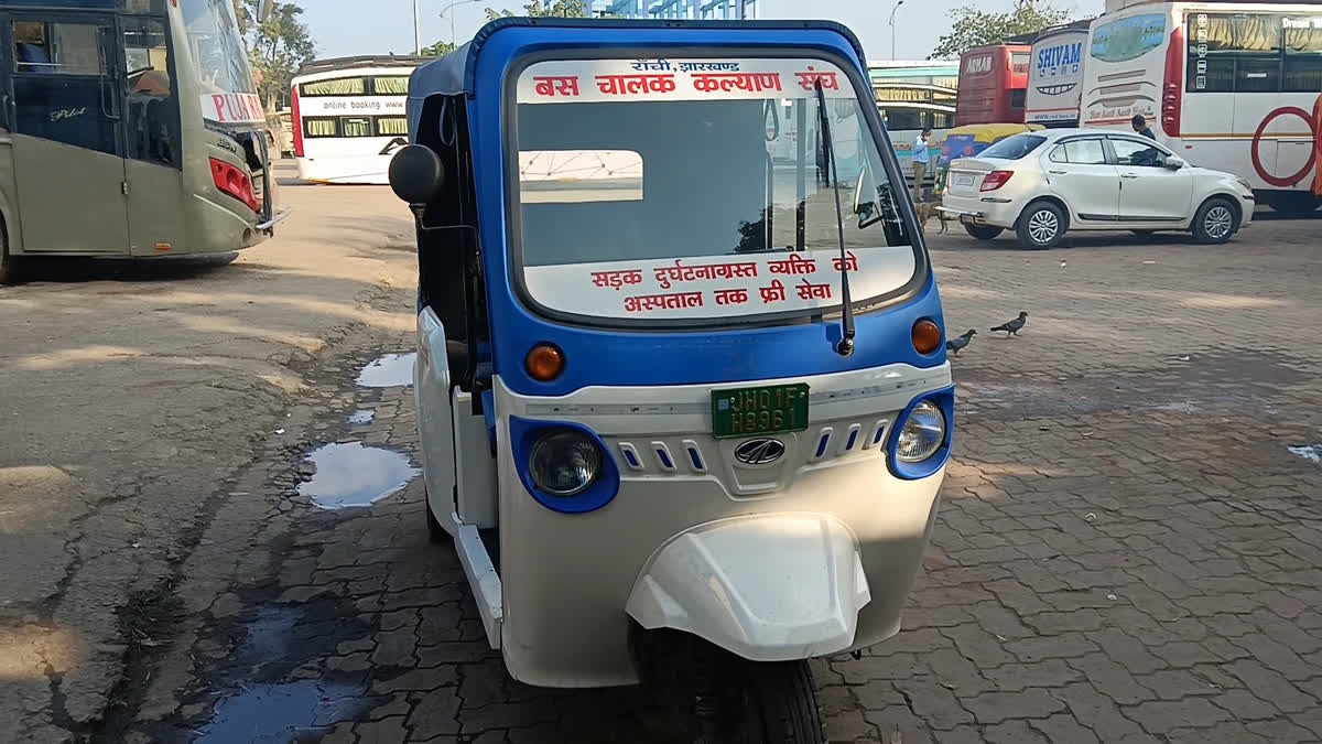 Auto drivers started free ambulance service in Ranchi