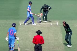 Adarsh Singh Unusual Dismissal  U19 Asia Cup 2023  Adarsh Singh  Adarsh Singh in U19 Asia Cup 2023  India vs Pakistan  India vs Pakistan U19 Asia Cup 2023 match  അണ്ടർ 19 ഏഷ്യ കപ്പ്  ആദര്‍ശ് സിങ് വിക്കറ്റ്  ഇന്ത്യ vs പാകിസ്ഥാന്‍  വൈറല്‍ ക്യാച്ച് വിഡിയോ