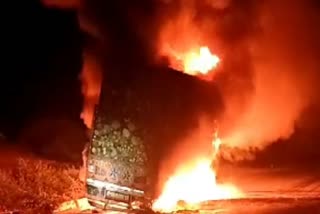 Truck caught fire in Udaipur