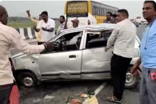 Etv Bharatman-and-woman-in-the-car-died-in-a-collision-with-a-mini-bus