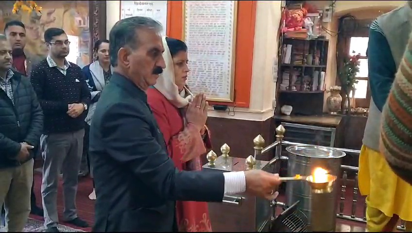 CM Sukhu visits Jakhu Temple