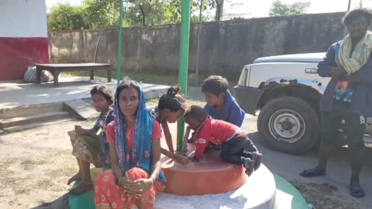 woman-made-homeless-from-land-donated-her-for-performing-last-rites-in-dhanbad