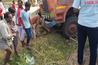 BIKE AND LORRY ACCIDENT