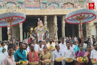 ஸ்ரீரங்கம் கோயிலுக்கு வஸ்திர மரியாதை