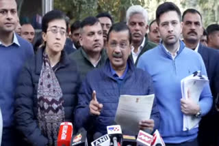 मतदाता सूची के नाम काटने के मामले की चुनाव आयुक्त से केजरीवाल ने की शिकायत