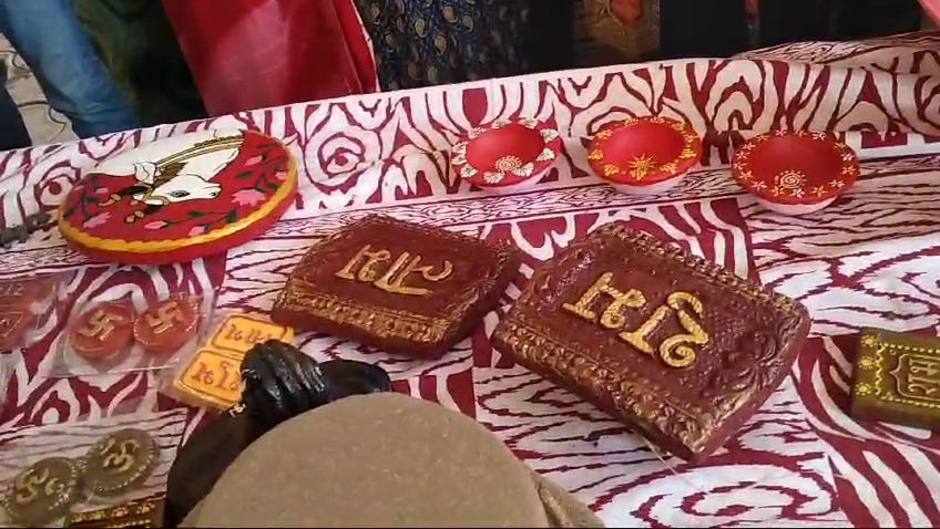 Handicrafts from cowdung