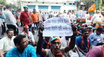 Protests at the BJP's Hastings office in Kolkata over selection of candidates