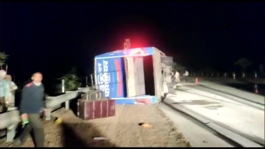 A private bus carrying around 100 passengers overturns on Yamuna Expressway in Khandauli area.